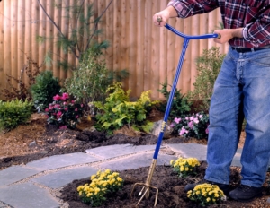 Eine Gartenkralle ist ein Muss für jeden Geräteschuppen.